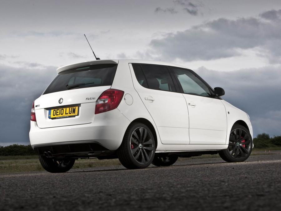  Skoda Fabia RS 2010 года  (UK) (фото 8 из 30)